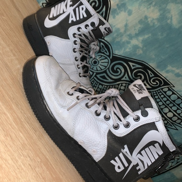 Nike Shoe Lot. All shoes are in amazing condition and are between size 8 to 9.5. - Picture 6 of 10